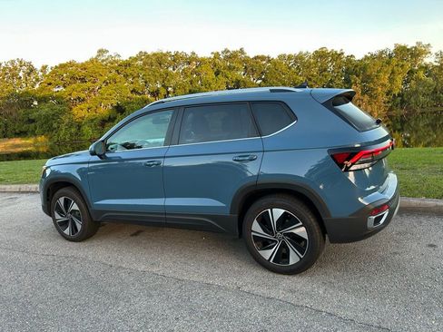 Used 2025 Volkswagen Taos SE image 3