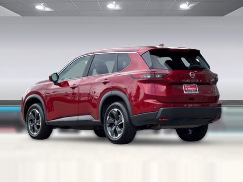 Used 2025 Nissan Rogue SV AWD/4WD image 3