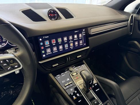 Used 2023 Porsche Cayenne Platinum Edition image 18