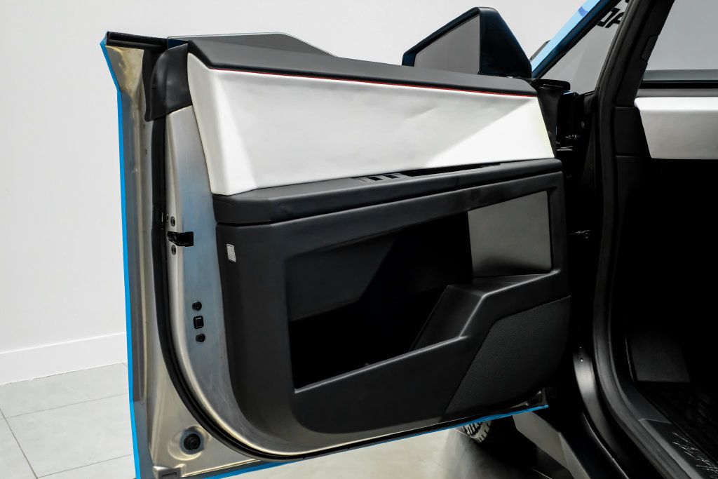 Used 2024 Tesla Cybertruck AWD Crew Cab image 40