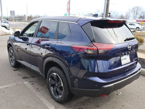 Certified 2025 Nissan Rogue SV AWD/4WD image 8