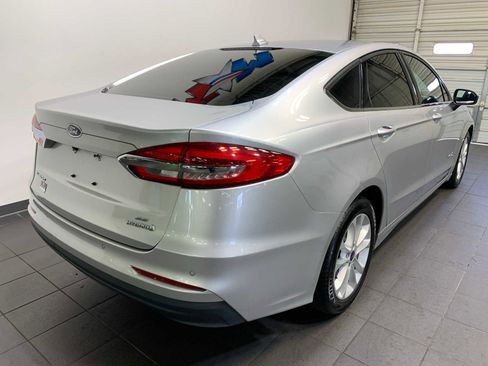 Used 2019 Ford Fusion SE image 3