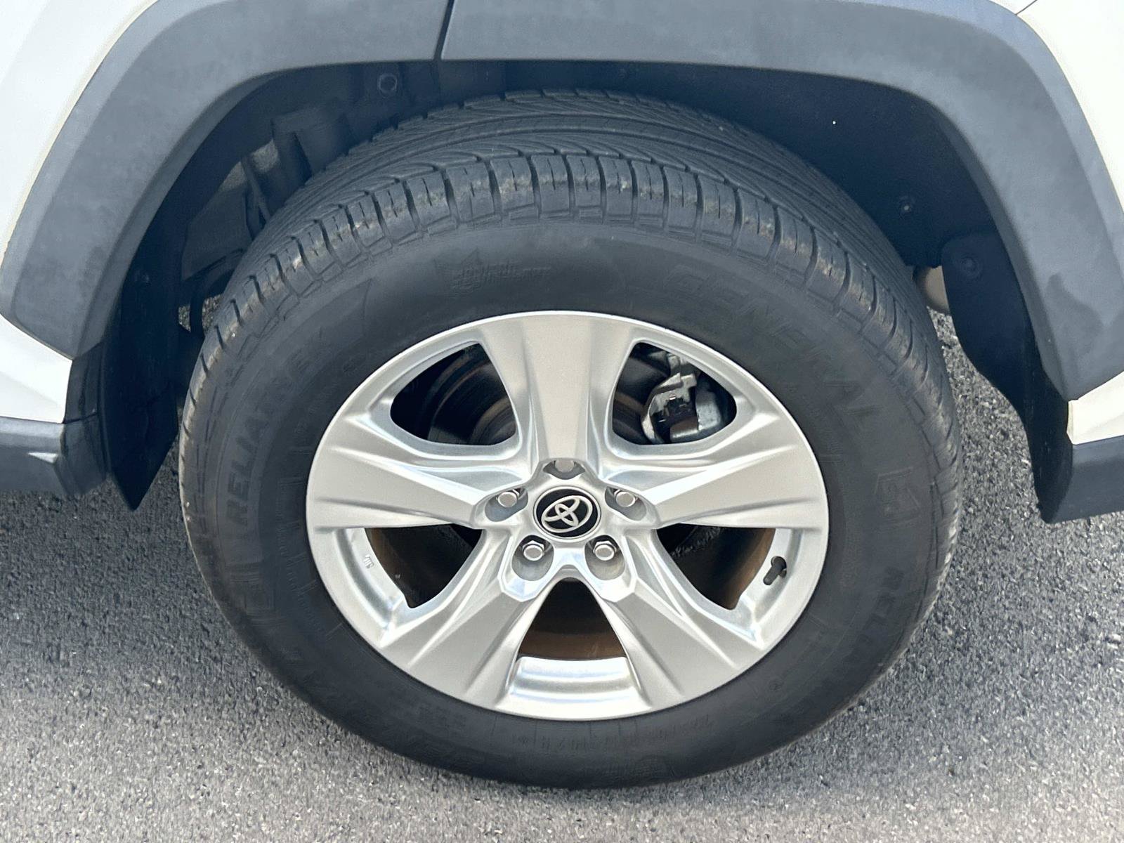 Used 2021 Toyota RAV4 XLE AWD/4WD image 16