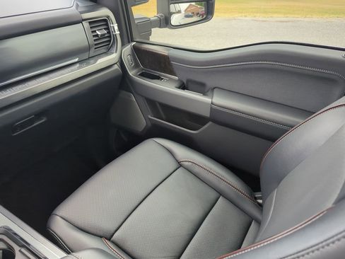 Certified 2024 Ford F250 Lariat w/ Lariat Ultimate Package AWD/4WD image 15