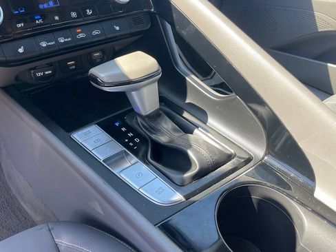 Used 2023 Hyundai Elantra SEL w/ Convenience Package FWD image 18