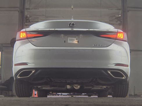 Used 2024 Lexus ES 350 w/ Premium Package image 8