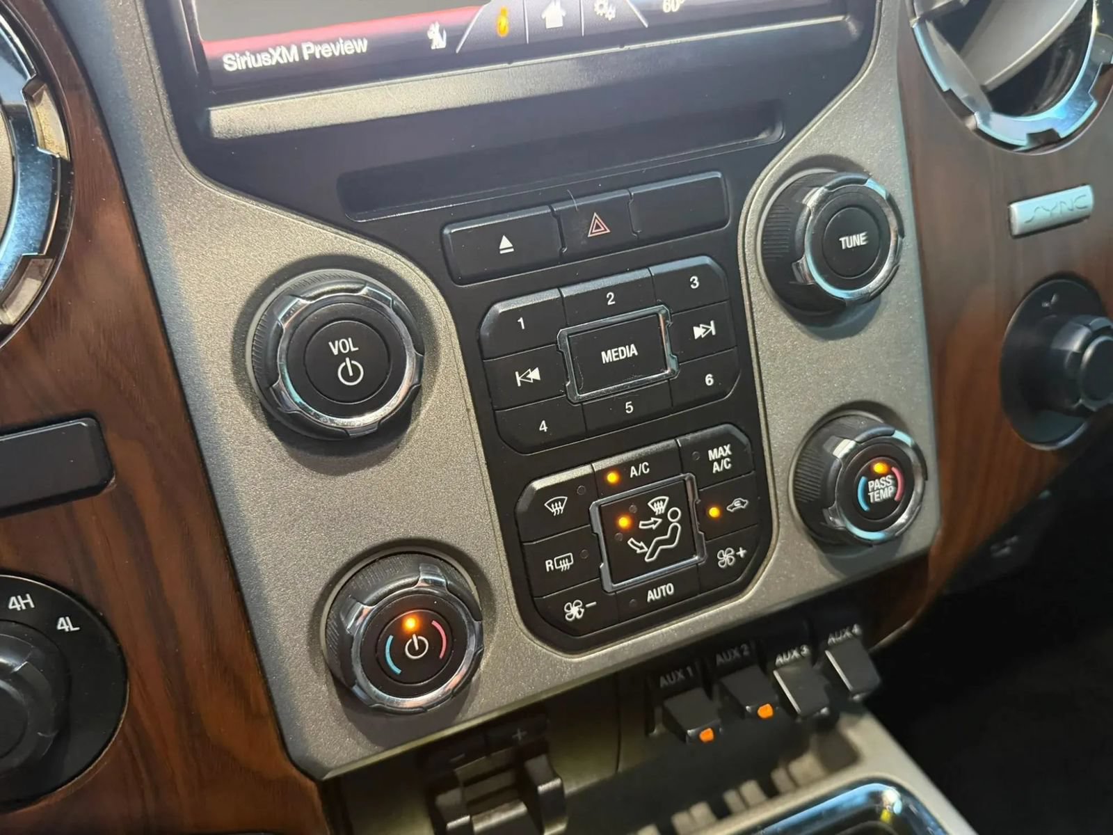 Used 2015 Ford F250 Lariat w/ Lariat Ultimate Package AWD/4WD image 31