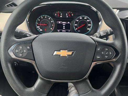 Used 2022 Chevrolet Traverse LS FWD image 4
