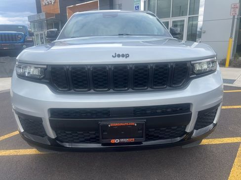 Used 2023 Jeep Grand Cherokee L Laredo AWD/4WD image 6