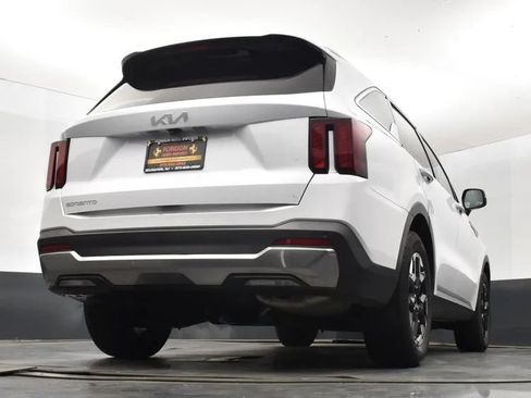 Used 2024 Kia Sorento S FWD image 13