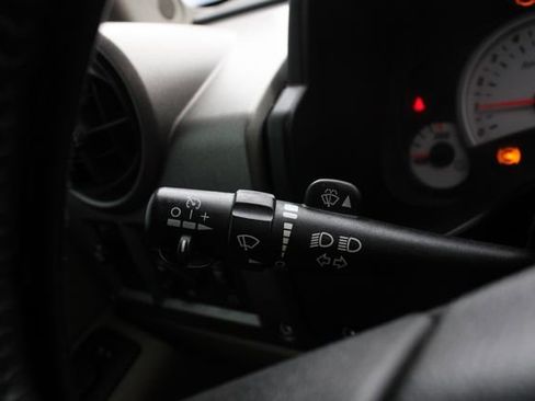 Used 2004 HUMMER H2 w/ Preferred Equipment Group image 12