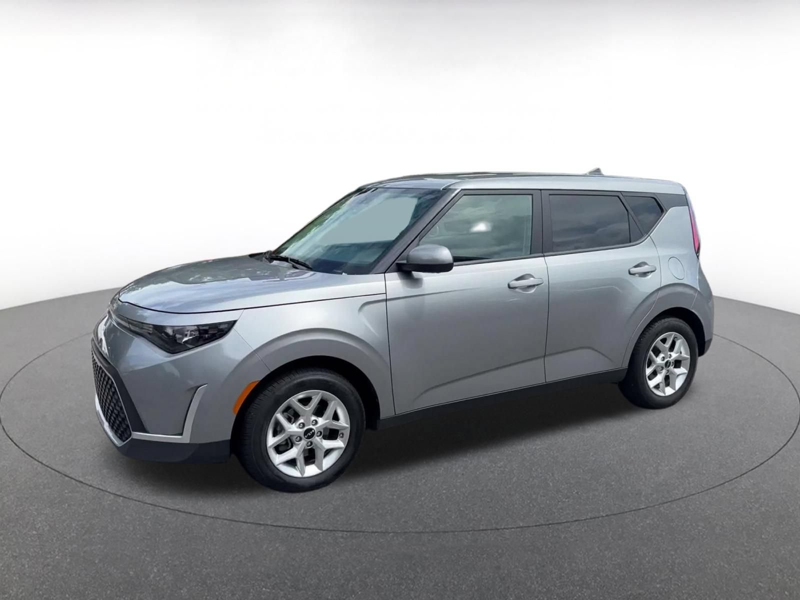 Used 2025 Kia Soul LX w/ LX Technology Package FWD image 6