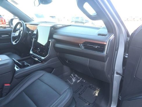 Used 2025 GMC Yukon Denali AWD/4WD image 10