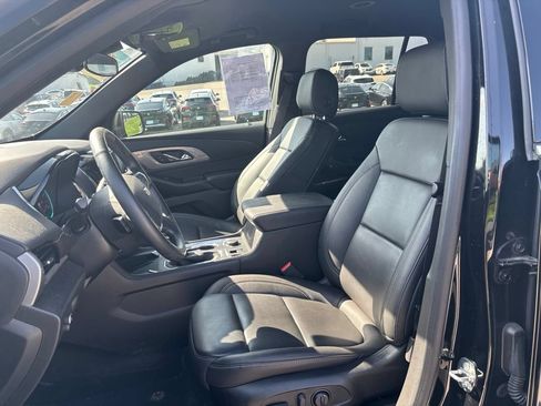 Used 2023 Chevrolet Traverse LT w/ LPO, Floor Liner Package FWD image 6