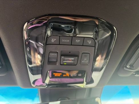 Used 2022 Toyota Venza Limited w/ Advanced Technology Package AWD/4WD image 17