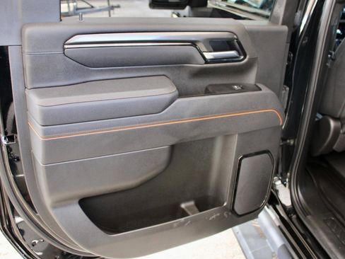 Used 2025 GMC Sierra 2500 AT4 w/ Technology Package image 15