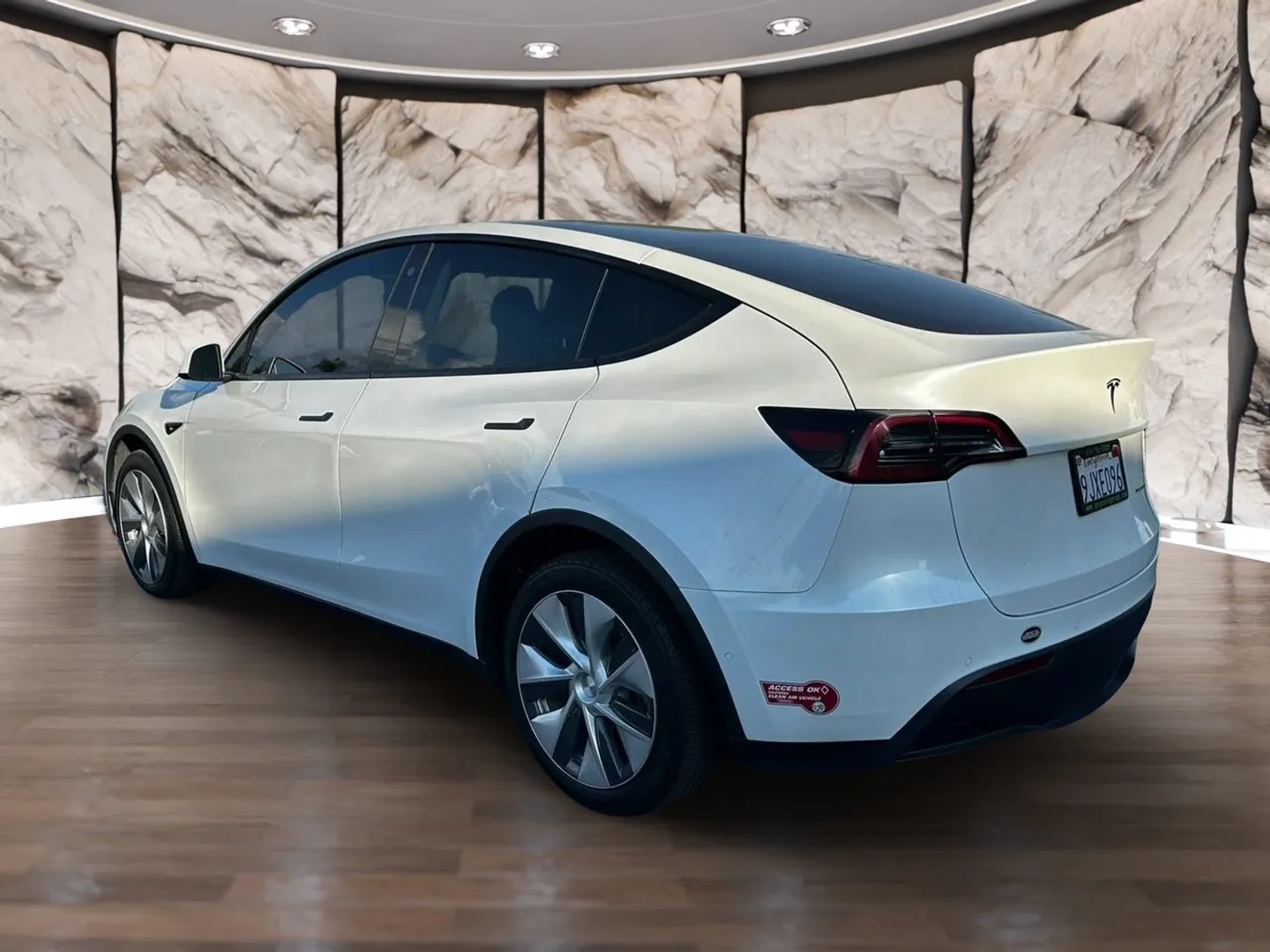 Used 2021 Tesla Model Y Long Range AWD/4WD image 8