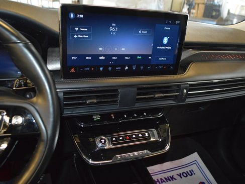 Used 2025 Lincoln Corsair Reserve AWD/4WD image 19
