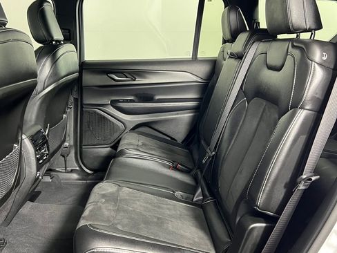 Used 2023 Jeep Grand Cherokee L Laredo image 11