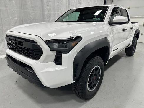 Used 2026 Toyota Tacoma TRD Off-Road AWD/4WD image 3