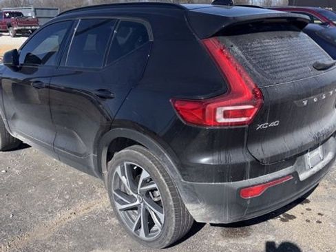 Used 2021 Volvo XC40 T4 R-Design w/ Climate Package image 5