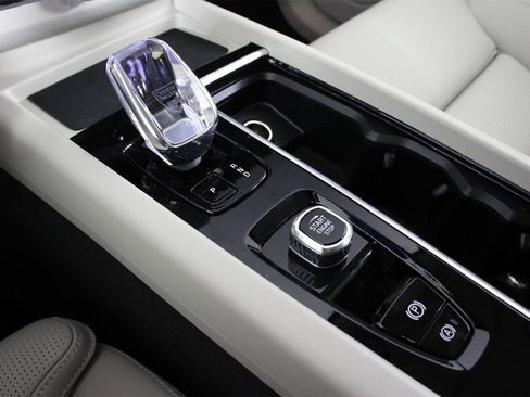 New 2026 Volvo XC60 T8 Ultra w/ Protection Package Premier image 7