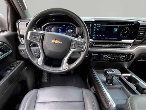 Used 2022 Chevrolet Silverado 1500 LTZ AWD/4WD image 8