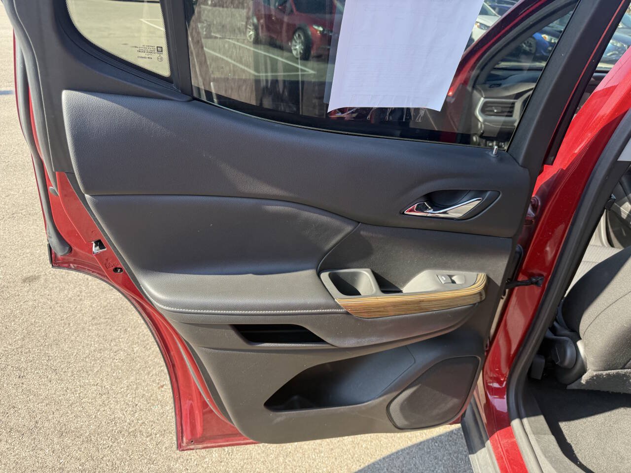 Used 2021 GMC Acadia SLE FWD image 19