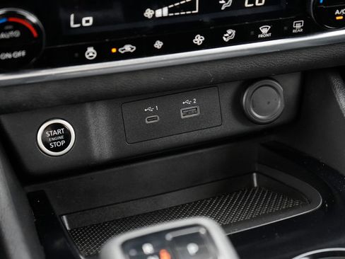 Used 2023 Nissan Rogue SV w/ SV Premium B Package image 17