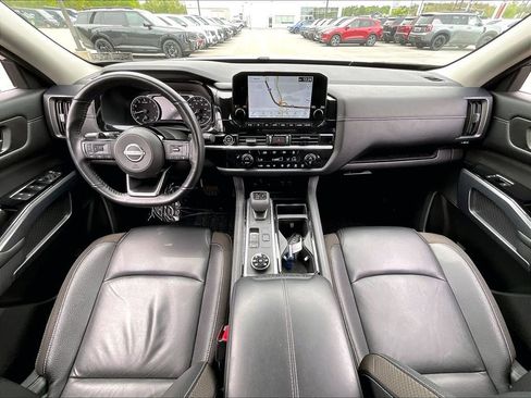 Used 2024 Nissan Pathfinder SL AWD/4WD image 21