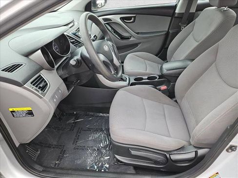 Used 2015 Hyundai Elantra SE FWD image 19