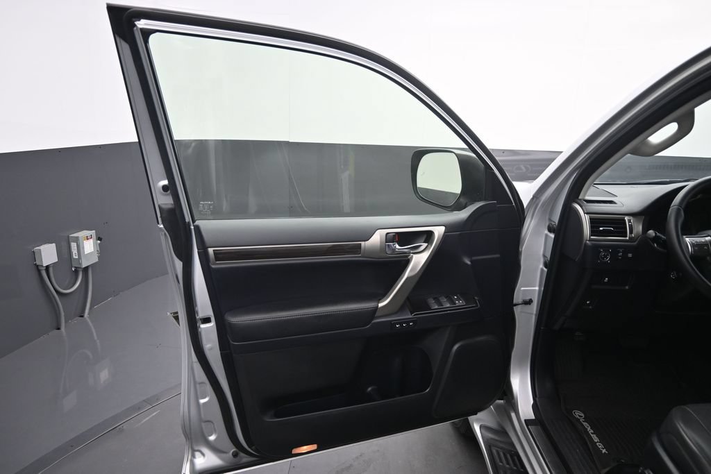 Used 2017 Lexus GX 460 w/ Navigation Package AWD/4WD image 13