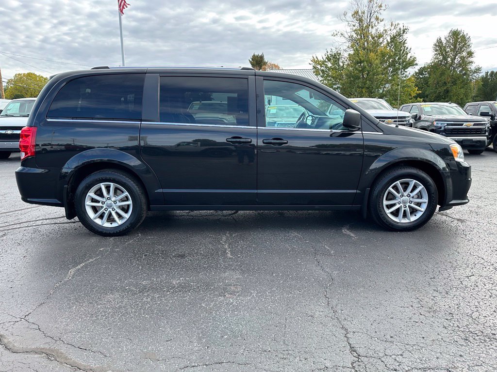 Used 2019 Dodge Grand Caravan SXT w/ Mopar Premium Addition Group FWD image 2