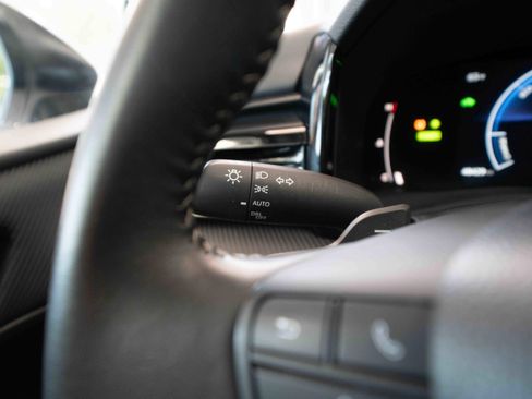 Used 2025 Toyota Camry SE FWD image 13