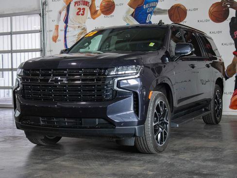 Used 2022 Chevrolet Suburban RST w/ Luxury Package image 21