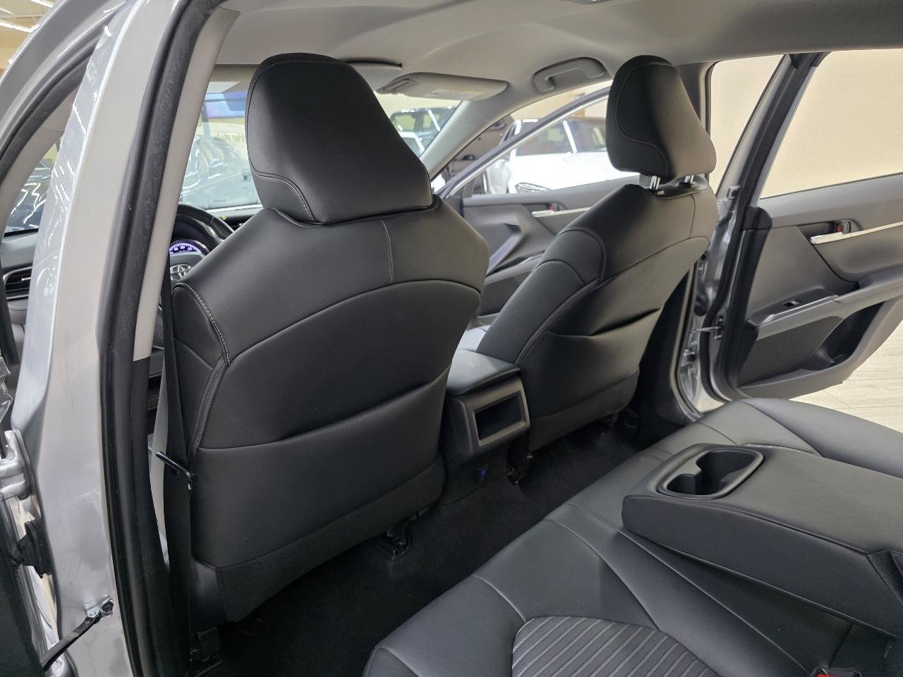Used 2019 Toyota Camry SE w/ Convenience Package FWD image 25