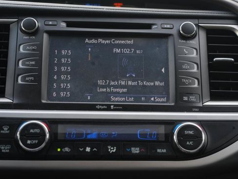Used 2015 Toyota Highlander XLE AWD/4WD image 14