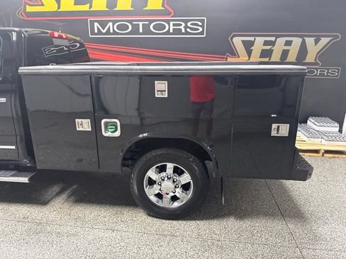 Used 2017 GMC Sierra 3500 Denali w/ Duramax Plus Package AWD/4WD image 18