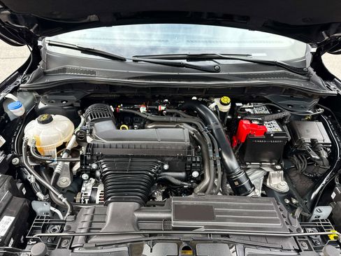 Used 2025 Ford Escape Platinum image 9