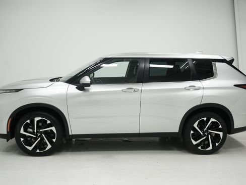 Used 2023 Mitsubishi Outlander SE FWD image 7