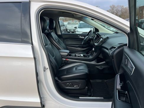 Used 2019 Ford Edge Titanium image 22