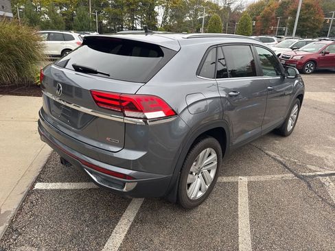 Used 2022 Volkswagen Atlas Cross Sport SE w/ Panoramic Sunroof Package image 2