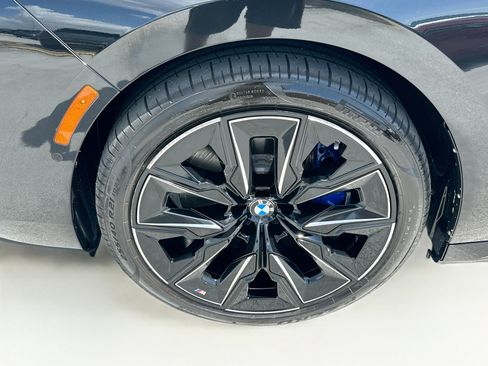Certified 2024 BMW i7 xDrive60 w/ Premium Package AWD/4WD image 33