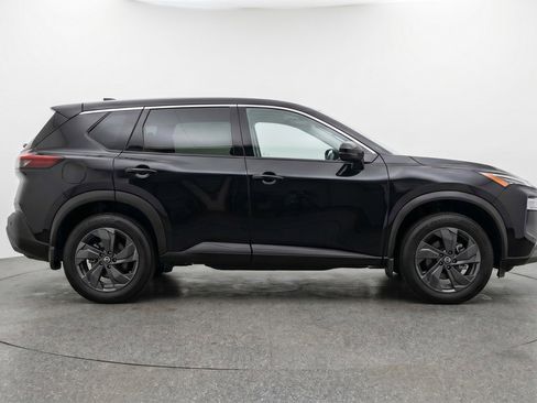 Used 2025 Nissan Rogue SV FWD image 11