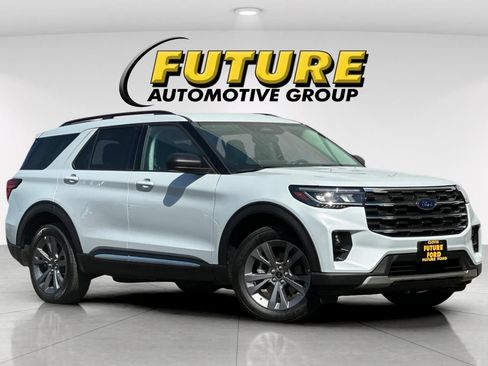 Certified 2025 Ford Explorer Active w/ Active Comfort Package AWD/4WD image 1