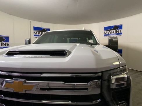 Used 2024 Chevrolet Silverado 2500 LTZ w/ LTZ Convenience Package AWD/4WD image 5