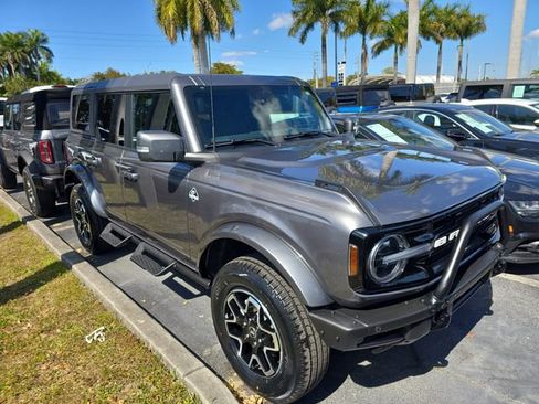 Used 2023 Ford Bronco Outer Banks image 2