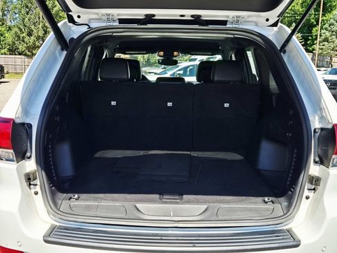 Certified 2022 Jeep Grand Cherokee Laredo X AWD/4WD image 13