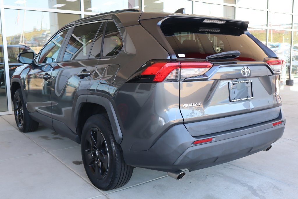 Used 2020 Toyota RAV4 XLE FWD image 6