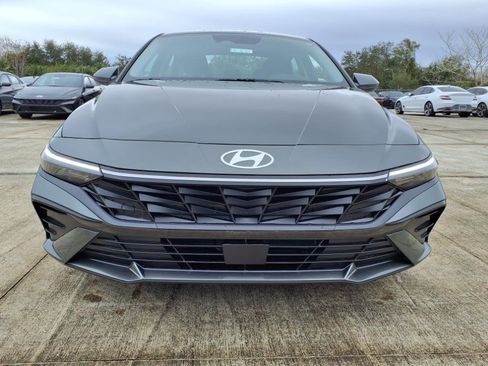 New 2025 Hyundai Elantra SEL image 2